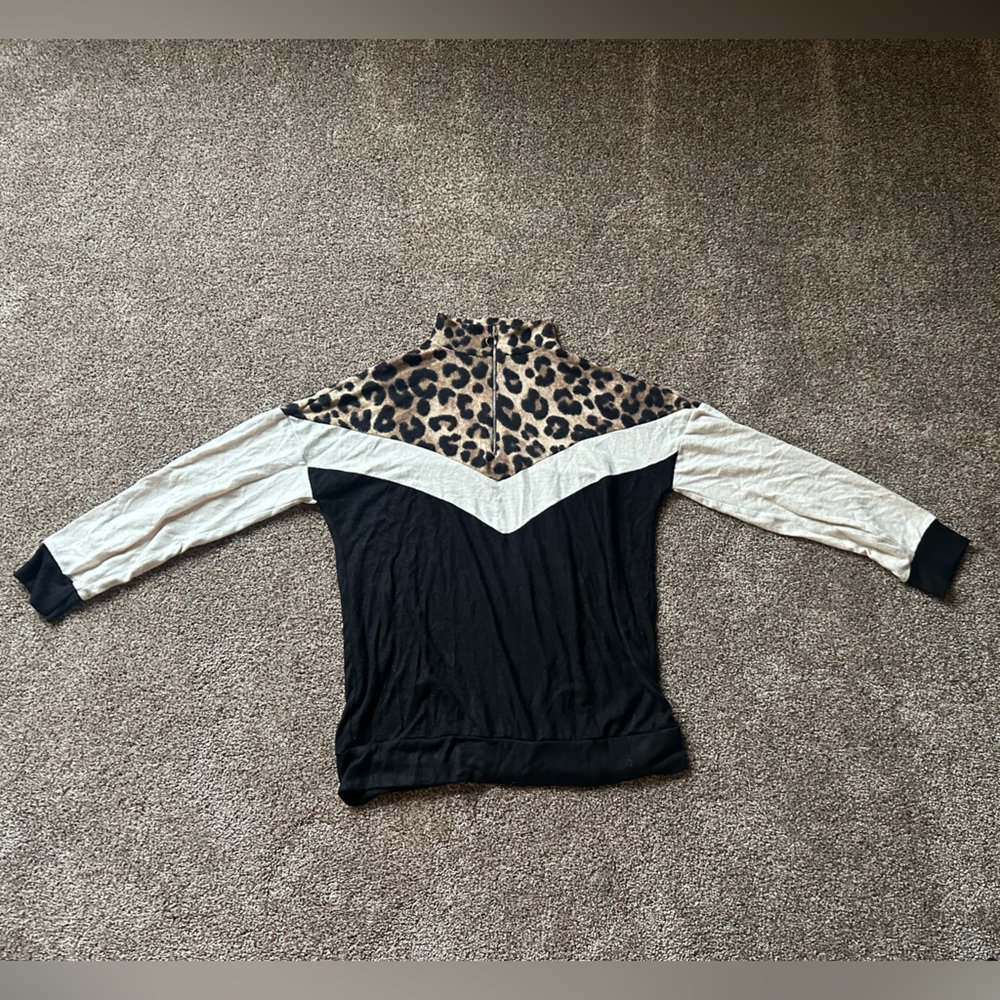 Pink Lily Pullover - SIZE M
